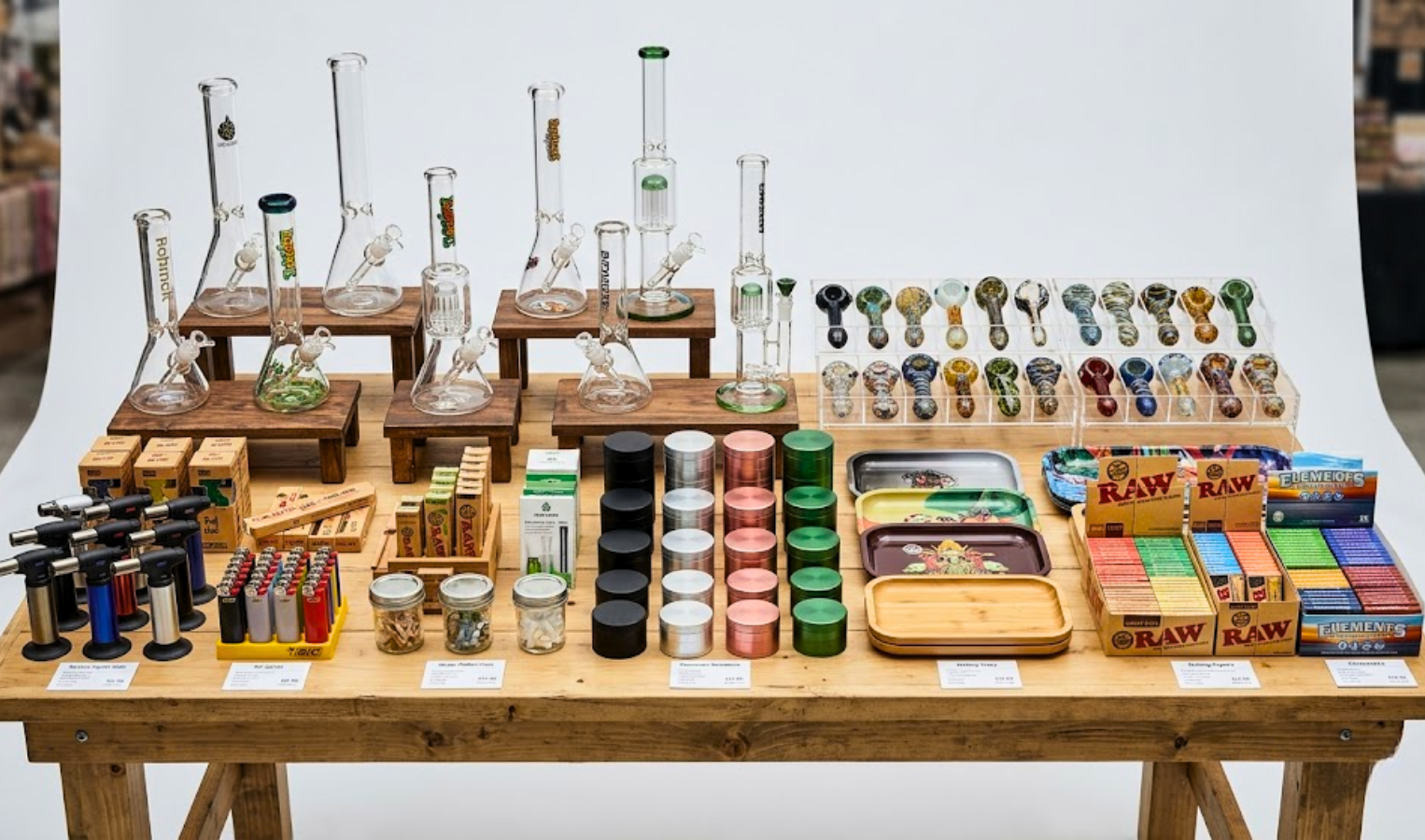 Best-Selling Smoking Accessories in Wholesale Markets: What Retailers Must Stock for Maximum Profit