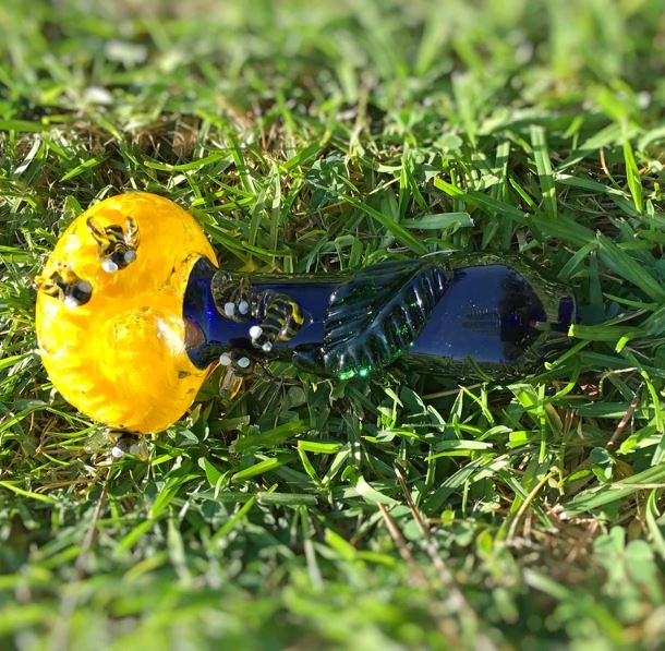 Flower with bee Art Glass Hand pipe