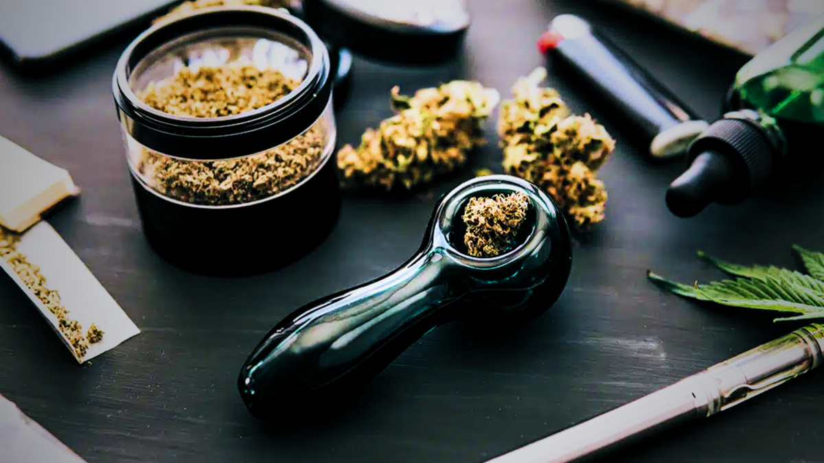 Best Ways to Smoke Discreetly