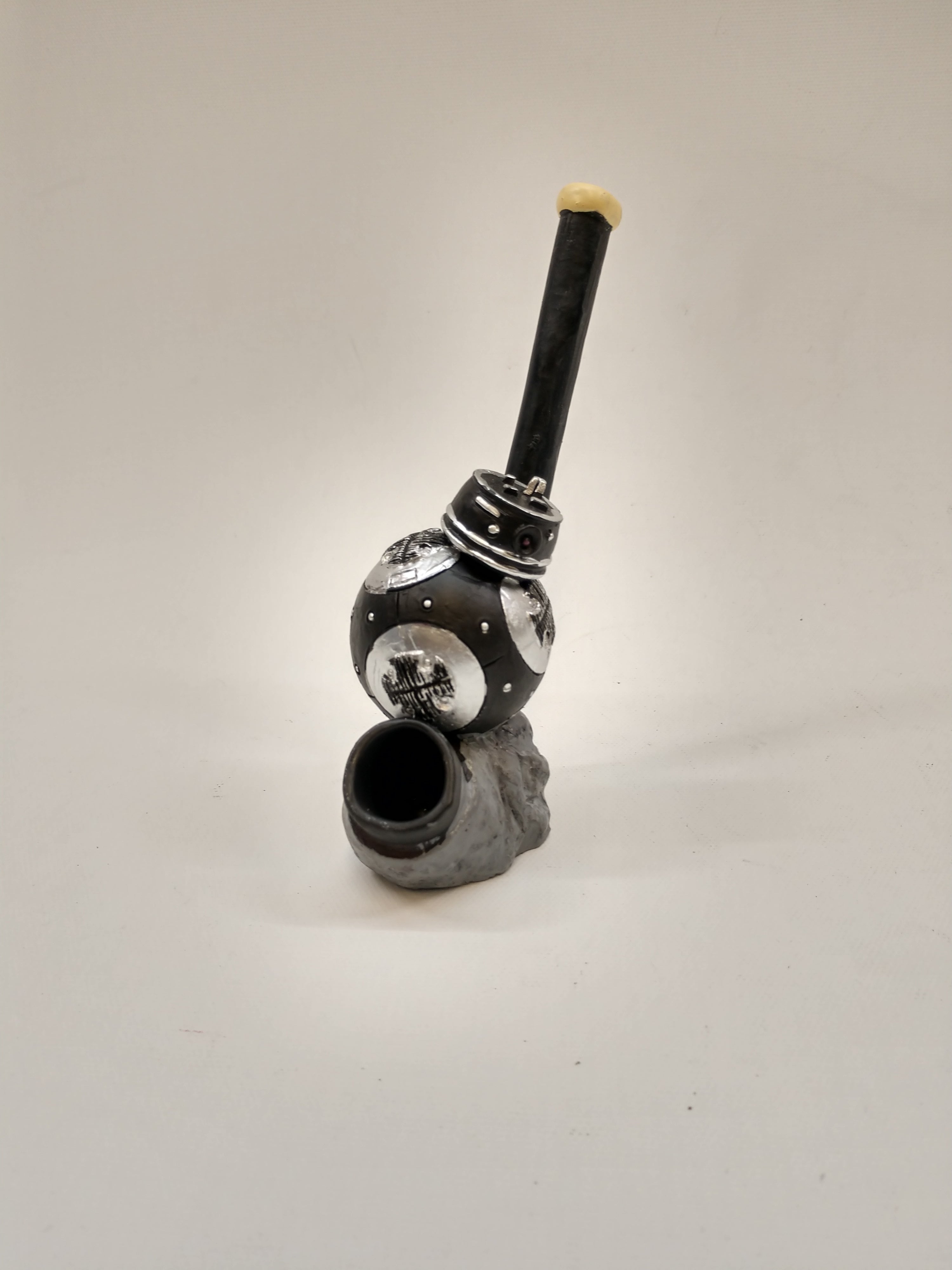 Resin Pipe Black Robot