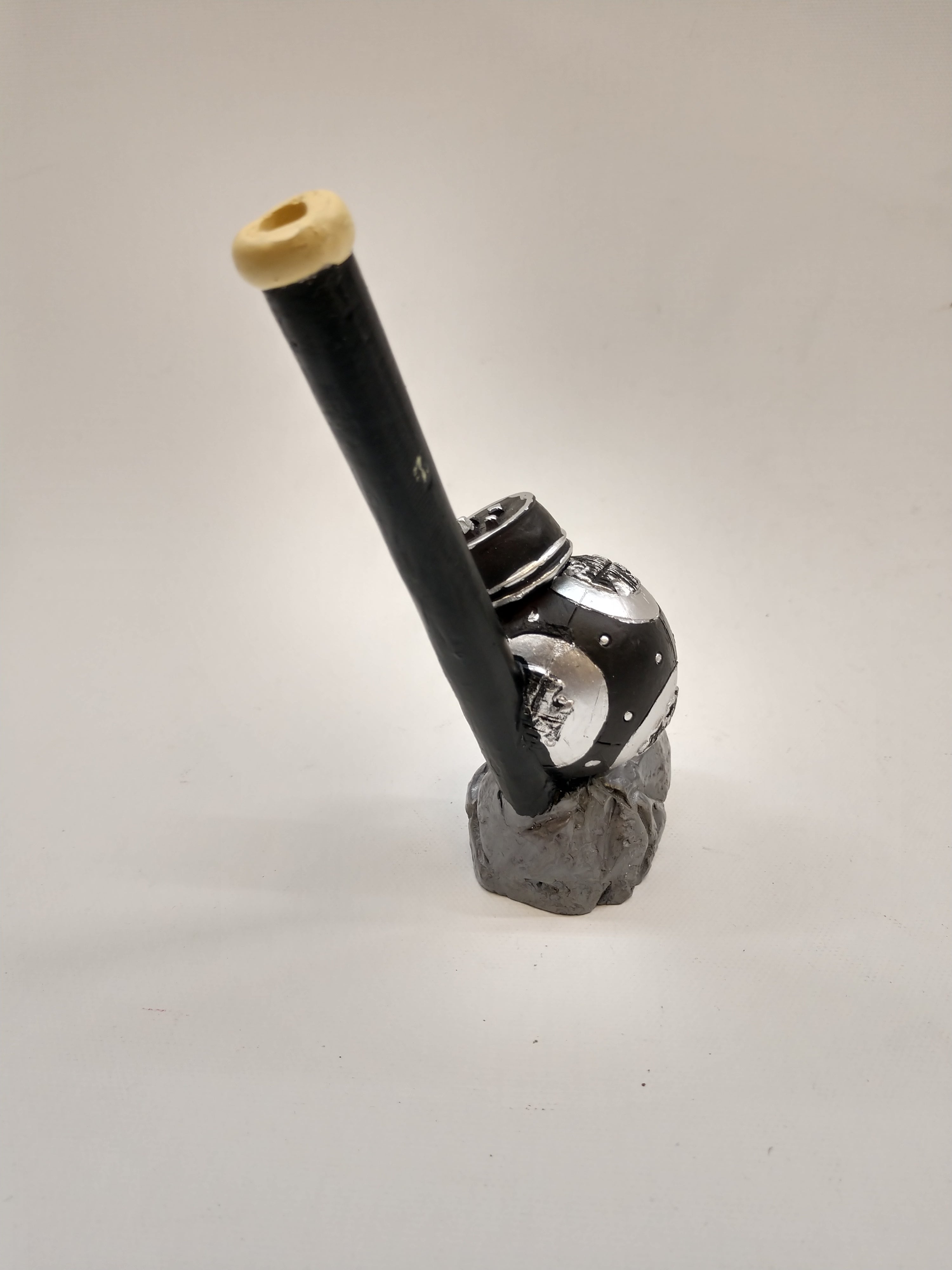Resin Pipe Black Robot
